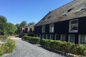 Superb holiday home on a mini campsite 400 meters from the beach